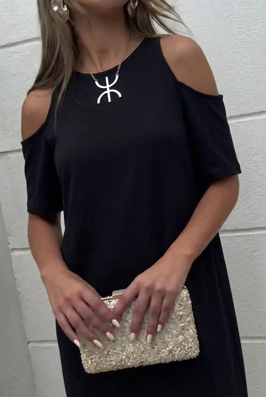 Elena | Vestido largo con hombros al descubierto y corte relajado