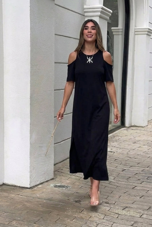 Elena | Vestido largo con hombros al descubierto y corte relajado